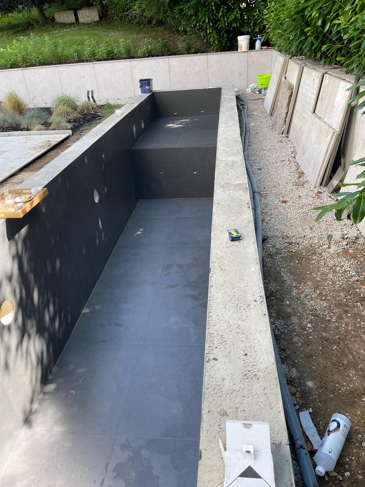 Pool Fliesenarbeiten